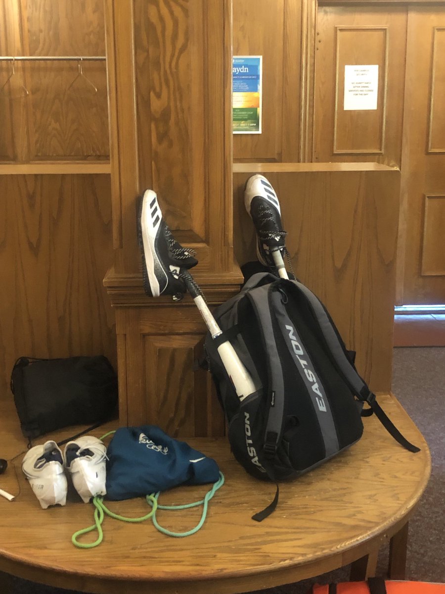 Hill3Williston's tweet photo. Baseball team @WillistonNS grabs team breakfast and heads to Suffield for ChampionshipSunday #beatSuffield #goodluckMrSawyer https://t.co/shZtZeKkIl