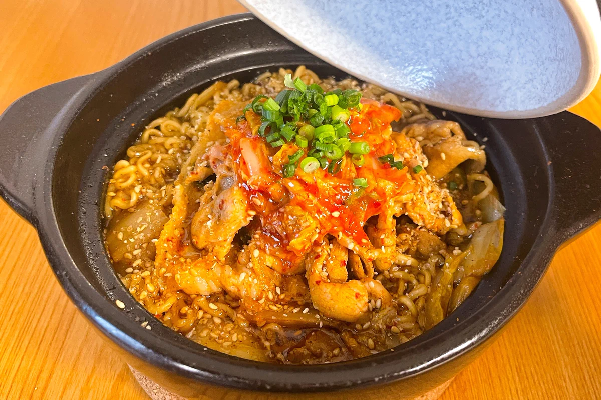 キムチの辛さで食欲増進！豚キムチ塩ラーメン。