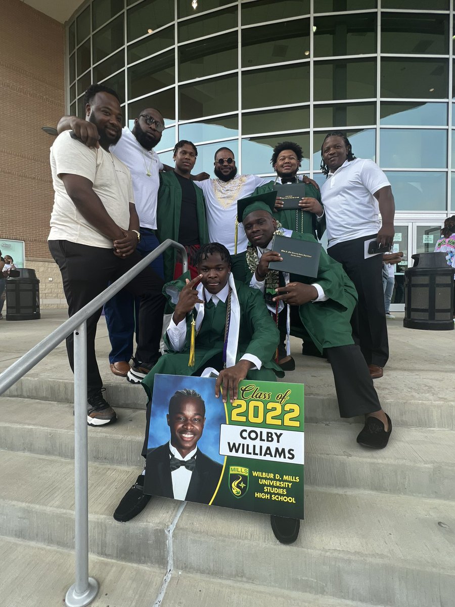 MillsHighFB's tweet photo. The seed has been planted now go be great young kings Mills SR. Football player @Clifton04332711  @kjfromnlr https://t.co/uAFzOdXYhR