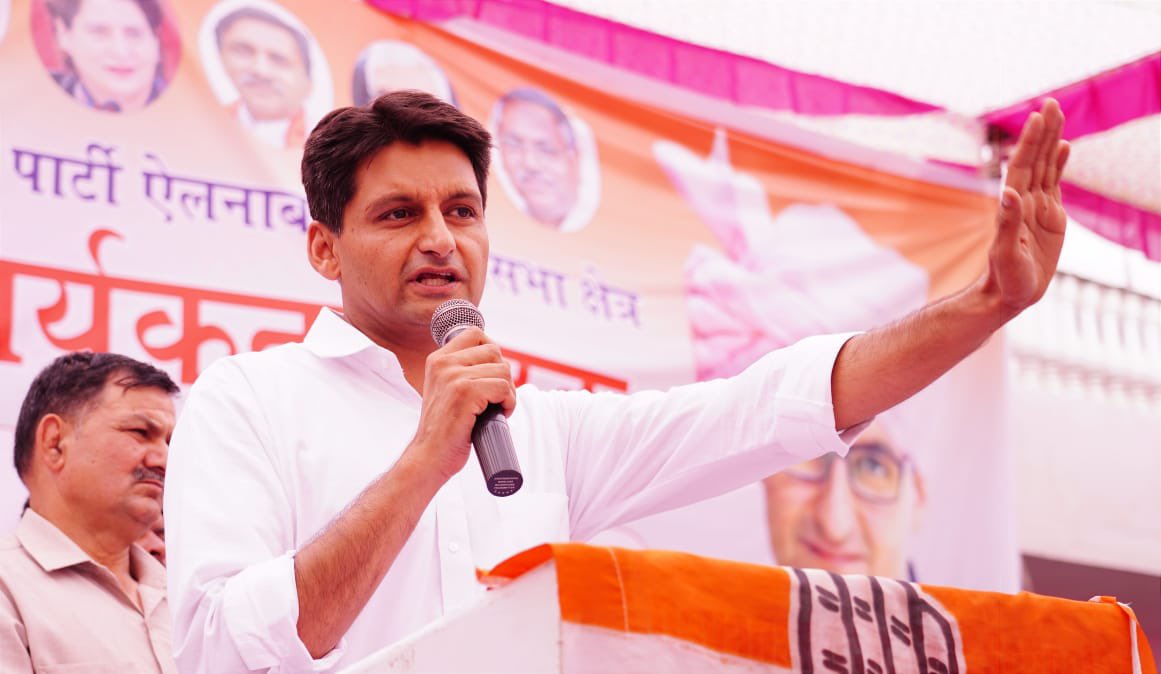 फ़तेहाबाद में हमारे पूर्व घोषित 29 मई के ‘विपक्ष आपके समक्ष’ कार्यक्रम के दबाव में भले ही सीएम व डिप्टी को सिरसा-फ़तेहाबाद में उसी दिन अपनी-अपनी सभा रखनी पड़ी हों लेकिन दोनो सरकारी रैलियों से भारी पड़ेगी जनता की रैली। भतेरा लूट खाया, अब हिसाब की बारी है।

ऐलनाबाद में। cc भरत जी।