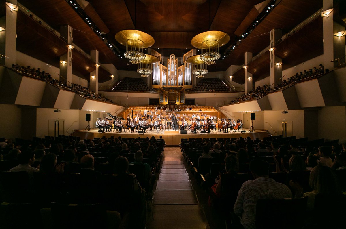 ColPadreArrupe's tweet photo. Gracias a los asistentes al concierto solidario SONIDOS DEL ESTE, a la talentosa Orquesta Infantil y Juvenil, a la maravillosa directora de @silviasanztorre, y a @GrupoTalia. Los beneficios del concierto irán destinados a ofrecer becas de educación en #ElSalvador https://t.co/Rx9R4gy5he