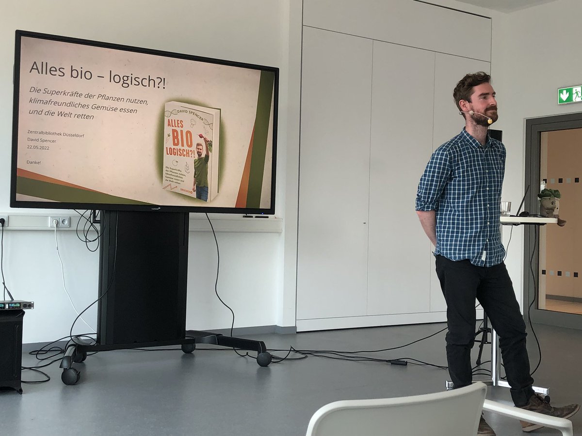 MerxLaura's tweet photo. Sunday afternoon well spent! Nice and inspiring talk by @d_t_spencer with a lively discussion #droemer #allesbiologisch? Join tomorrow https://t.co/n350TxloY3 https://t.co/NSMAuHioQW