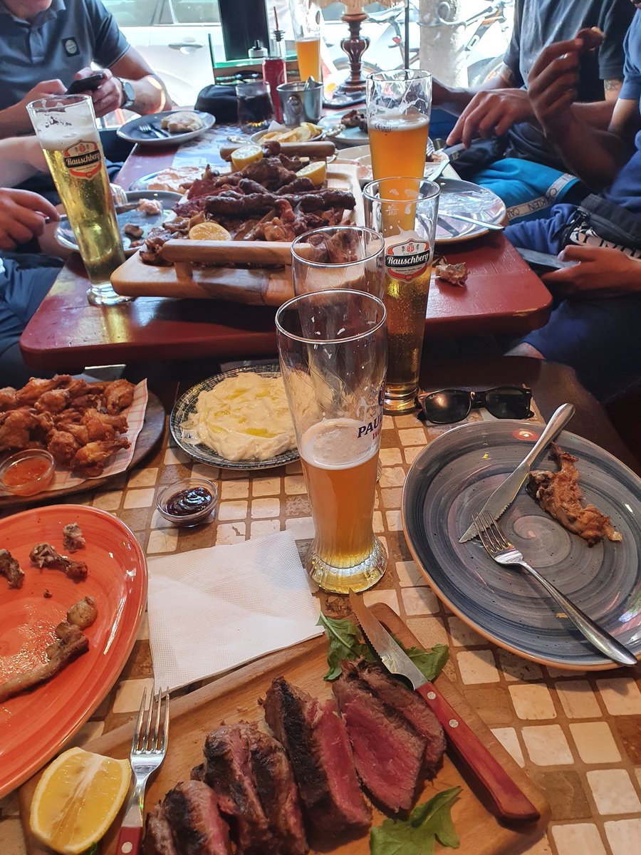CabrasFeliz's tweet photo. Groeten uit Tirana! #FeyenoordOnTour https://t.co/gnnMjIrQeG