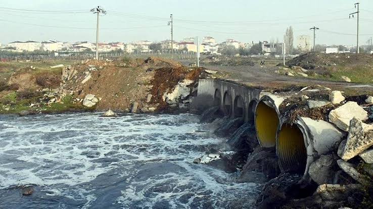 Dünyada gıda kıtlığının konuşulduğu günümüzde petrolden dahi değerli olduğu ortada olan suyumuzu(Göller, Irmaklar, dereler)kirletenlere taviz verilmemesi lazımdır.En sert önlemleri almaya davet ediyorum.
<a href="/rte/">RTÉ</a>
#istanbul1
#RecepTayyipErdoğan
#MeralAkşener
#Taksim