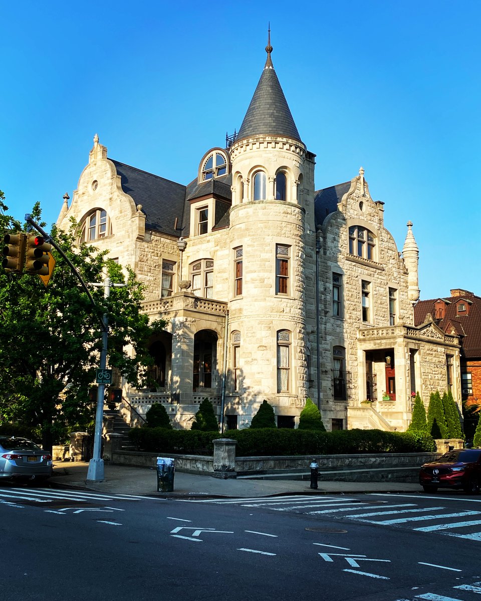 aharbo's tweet image. Good morning. Neighborhood treasure - single residence. #harlem #baileyhouse