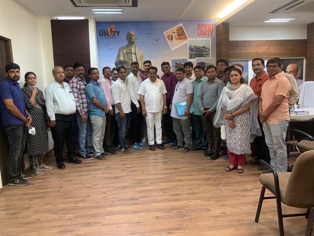 FixpayAdhyapak's tweet photo. અધ્યાપક સહાયકોની ફિક્સ પગારની નોકરી સળંગ ગણવા બાબતે @BJP4Gujarat અધ્યક્ષશ્રી @CRPaatil જીને આવેદનપત્ર સોંપ્યું. તેઓશ્રીએ અઘ્યાપક સહાકોની ન્યાયી માંગણી પ્રત્યે ખૂબજ હકારાત્મક પ્રતિસાદ આપ્યો છે.@CMOGuj @Bhupendrapbjp @jitu_vaghani @KanuDesai180 @kuberdindor @mnagarajan @PatilOffice https://t.co/jBmhrmj7Km