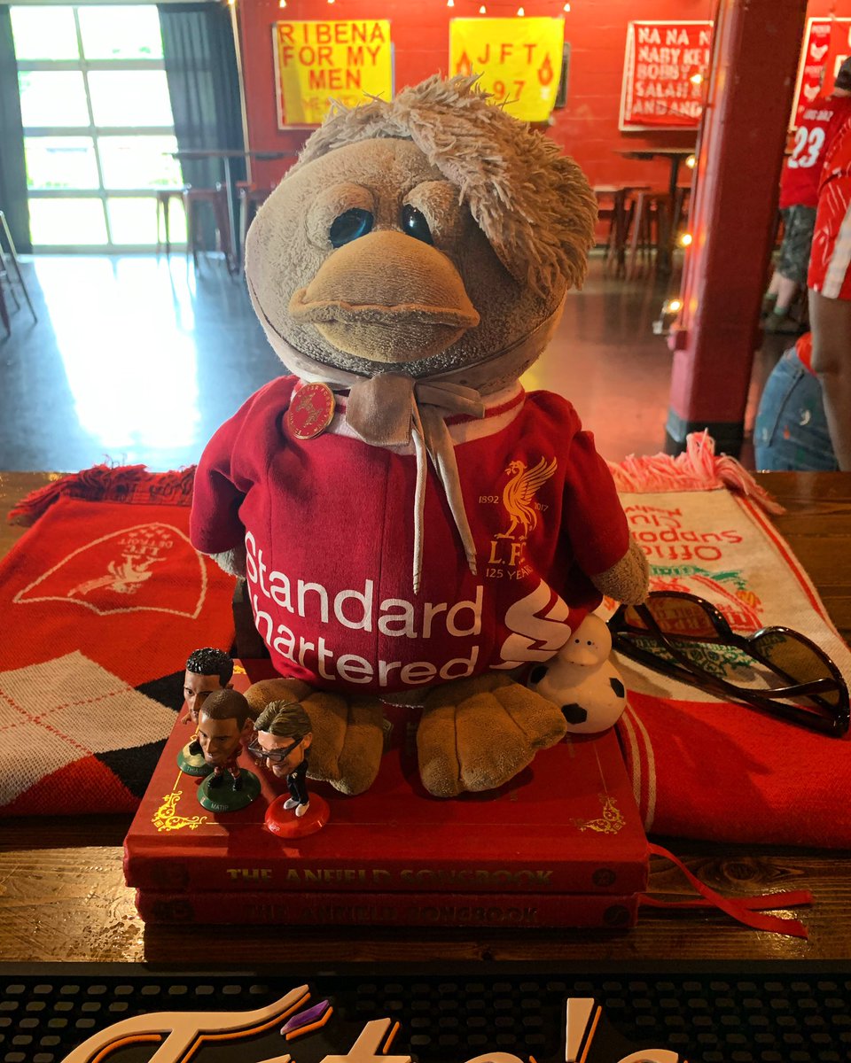 LFC_Nashville's tweet photo. “He’s small!
He’s red!
For luck come pat his head!
Duck Bunny! Duck Bunny!” - @justinconnmusic @iamduckbunny @partyfowlnash #LiveroolFC #OLSC #OLSCnashville https://t.co/j8hYPLhZ0p