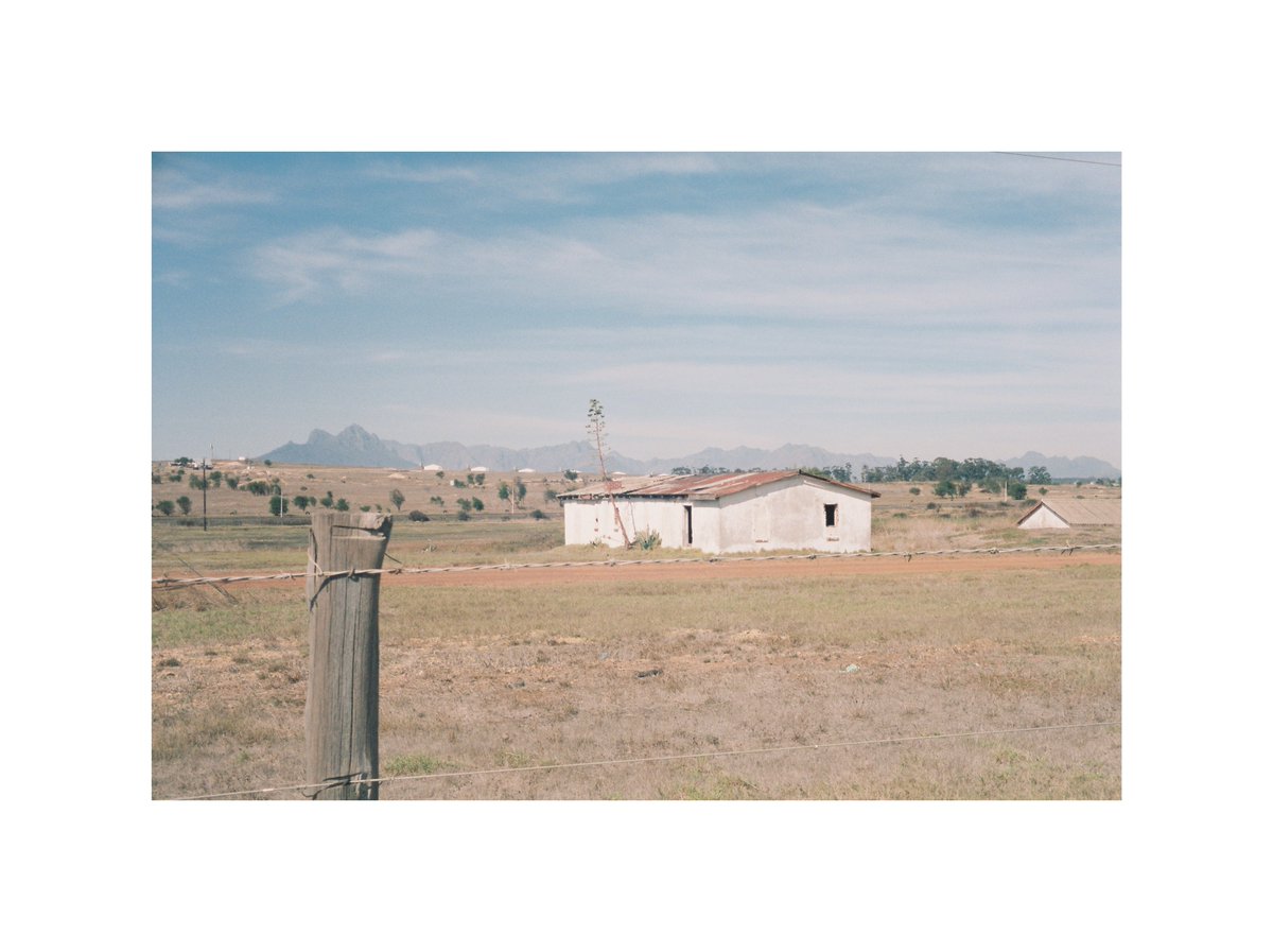 Boredlikehell's tweet photo. Zeiss Ikon Contessamat (35mm rangefinder)
Zeiss Color-Panter 1:2,8/45 Lens
Kodak Portra 400 (Overexposed 2 stops)

#35mm #analogphotography #analogisdifferent #analogforever #vintagecamera #nofilter #kodakportra400
#kodakfilm #zeissphotography #zeiss #zeissikon https://t.co/b2T8GBTzWU