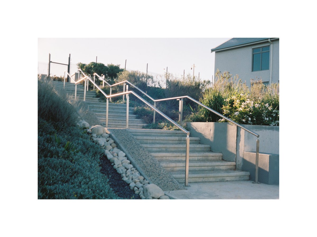 Boredlikehell's tweet photo. Zeiss Ikon Contessamat (35mm rangefinder)
Zeiss Color-Panter 1:2,8/45 Lens
Kodak Portra 400 (Overexposed 1 stop)

#35mm #analogphotography #analogisdifferent #analogforever #vintagecamera #nofilter #kodakportra400
#kodakfilm #zeissphotography #zeiss #zeissikon https://t.co/cwYEgMcXui