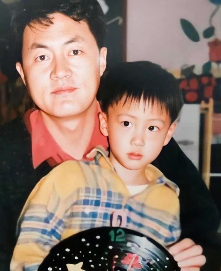 jinniesarchives's tweet photo. #JIN 📸 https://t.co/PNjSXsqgZ8