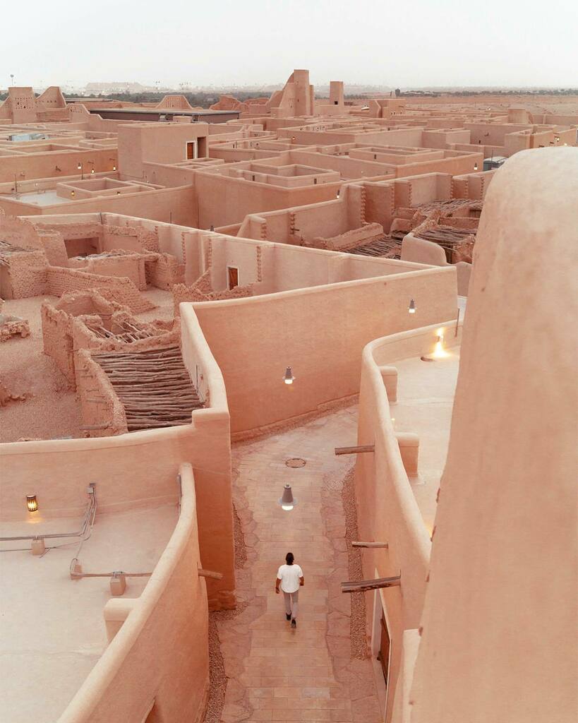 ⁣In the centre of Saudi…🌴⠀ ⠀ …lies this enchanted UNESCO World Heritage Site, and the birthplace of the Kingdom. Al Diriyah (as it is officially known) completely blew our minds with its charming lantern-filled alleyways and beautiful mud-brick a… instagr.am/p/Cd3GBJLs-5r/