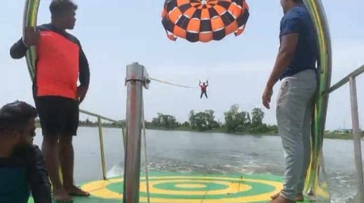 ias_kundan's tweet photo. Trial of Bihar's First Parasailing adventure sports is done successfully at the #Amwaman today. Amwaman would become an Exotic Water Sports Destination. Historic Day for the Tourism Development of West Champaran District.Congrats everyone.@TourismBiharGov @tourismgoi @IPRD_Bihar https://t.co/1TEZpHcAhm