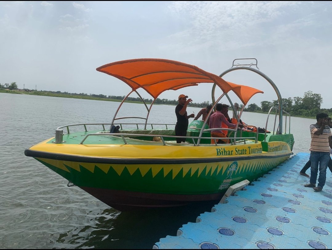 ias_kundan's tweet photo. Trial of Bihar's First Parasailing adventure sports is done successfully at the #Amwaman today. Amwaman would become an Exotic Water Sports Destination. Historic Day for the Tourism Development of West Champaran District.Congrats everyone.@TourismBiharGov @tourismgoi @IPRD_Bihar https://t.co/1TEZpHcAhm