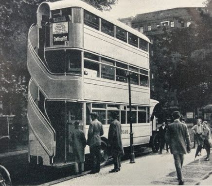 #Berlin 
Mit dem 9 Euro-Ticket 
werden die Fahrgastzahlen
steigen .
Die Hauptstadt bereitet
sich mit Triple Decker Busse 
aus dem Jahre 1926 auf
den Ansturm vor !