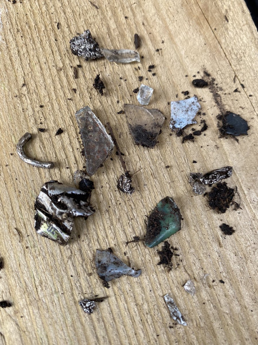 CathMac17's tweet photo. Sorry @AldiUK, usually a fan but this isn’t good enough. Your Peat-free compost full of shards of glass, plastic scraps, tin foil and a nail so far. @GWmag https://t.co/FV1u8n4ty5