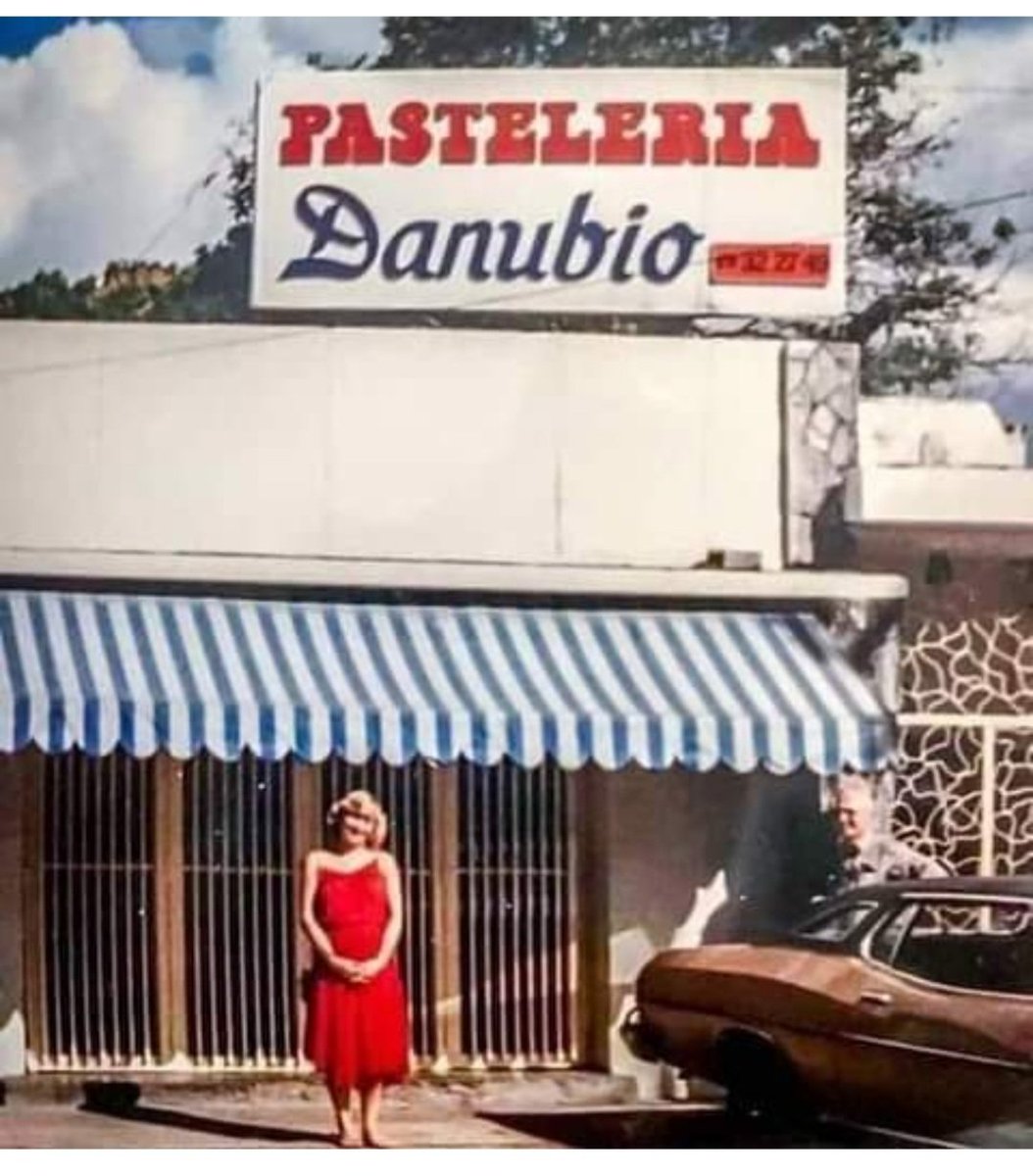 juanborrelli's tweet photo. Excelencia en pastelería, desde 1970. Ciudad capital, Chacao. Esto también es Historia. Disfrútenla. https://t.co/5hKezOdAXn