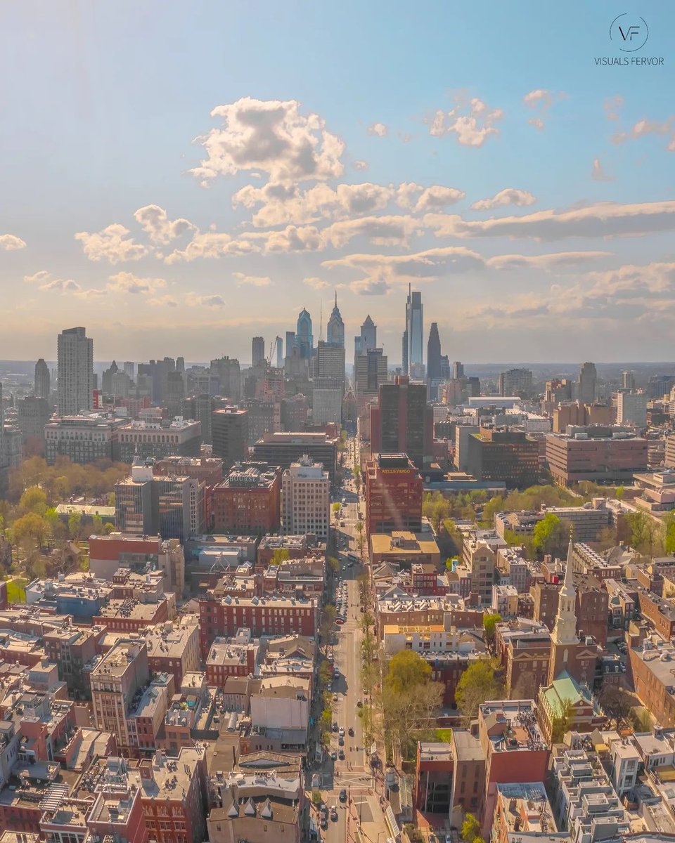 discoverPHL's tweet photo. Hold on, summer's coming. ☀

Recently named as one of the best places in the world to travel to in June by @TravelLeisure, Philadelphia is an outstanding place to be this season ➡ https://t.co/kmY8KYz3wg

#discoverPHL photo by @VisualsFervor https://t.co/MuB1QPcYdL