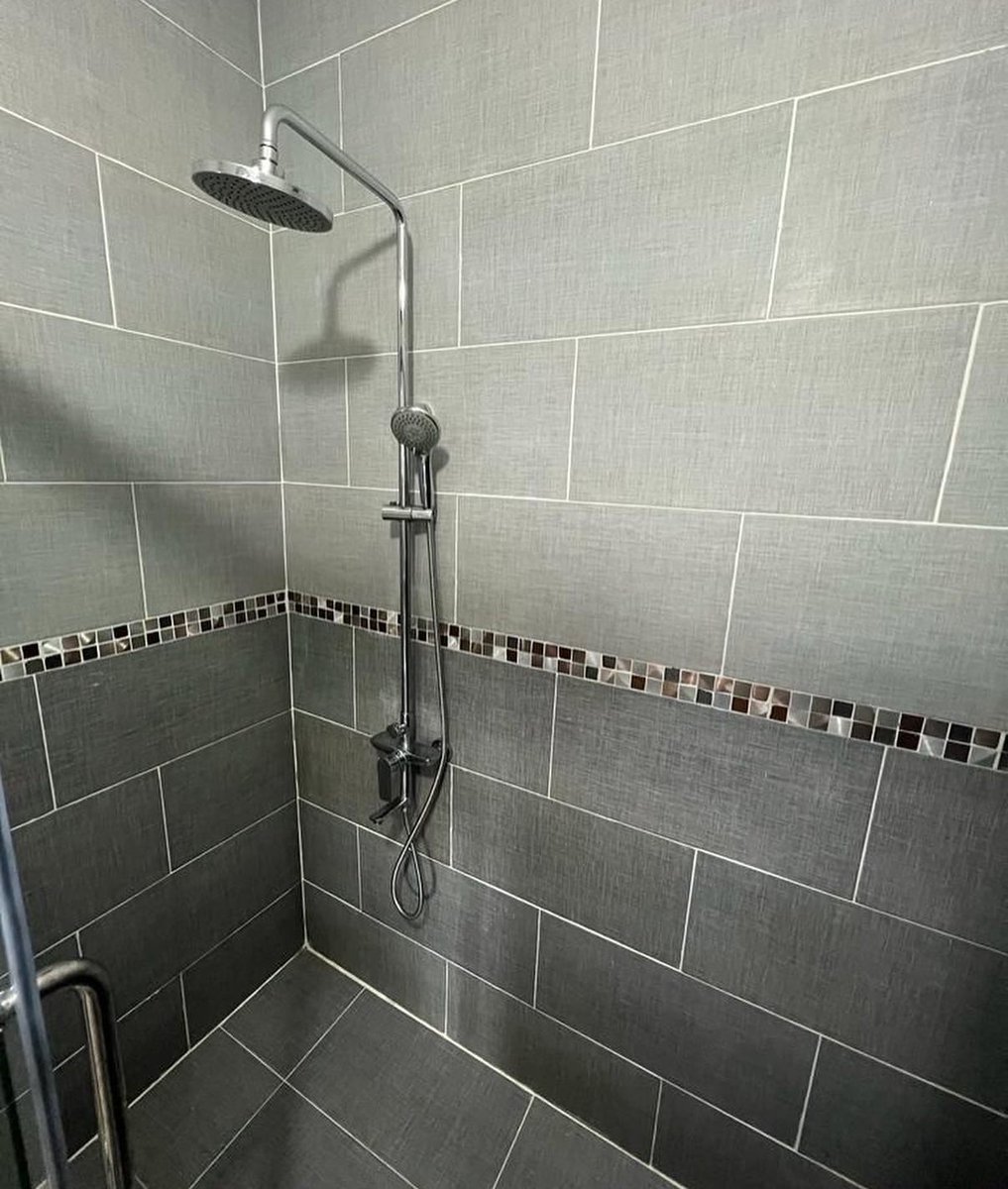 ARQualityConst1's tweet photo. His and Hers bathroom to include:
⚪️Vanity Installation 
⚪️Shower enclosure with temper glass sliding door installation
⚪️Ceramic wall tiling with mosaic strips 
⚪️Light fixture installation

#construction #constructionlife👷🚚🚧 #constructionlife #webuild #wepaint #bathroom https://t.co/pko2YZ5YBy