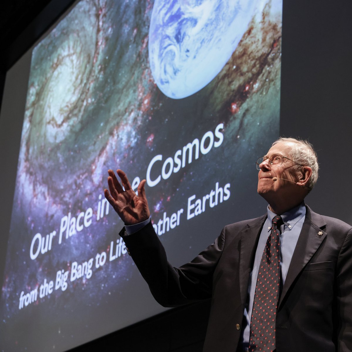 astro_bert's tweet photo. Thanks so much to Jim Peebles, Michel Mayor, @Astroclaude, @Galactic_Chloe, Michaela Hirschmann, @jpkneib, the audience, and everyone at @EPFLevents for a very special evening on Our Place in the Cosmos!
Recording of the presentations &amp; discussion here: https://t.co/FV8LpwdLQc https://t.co/efdZizbusO