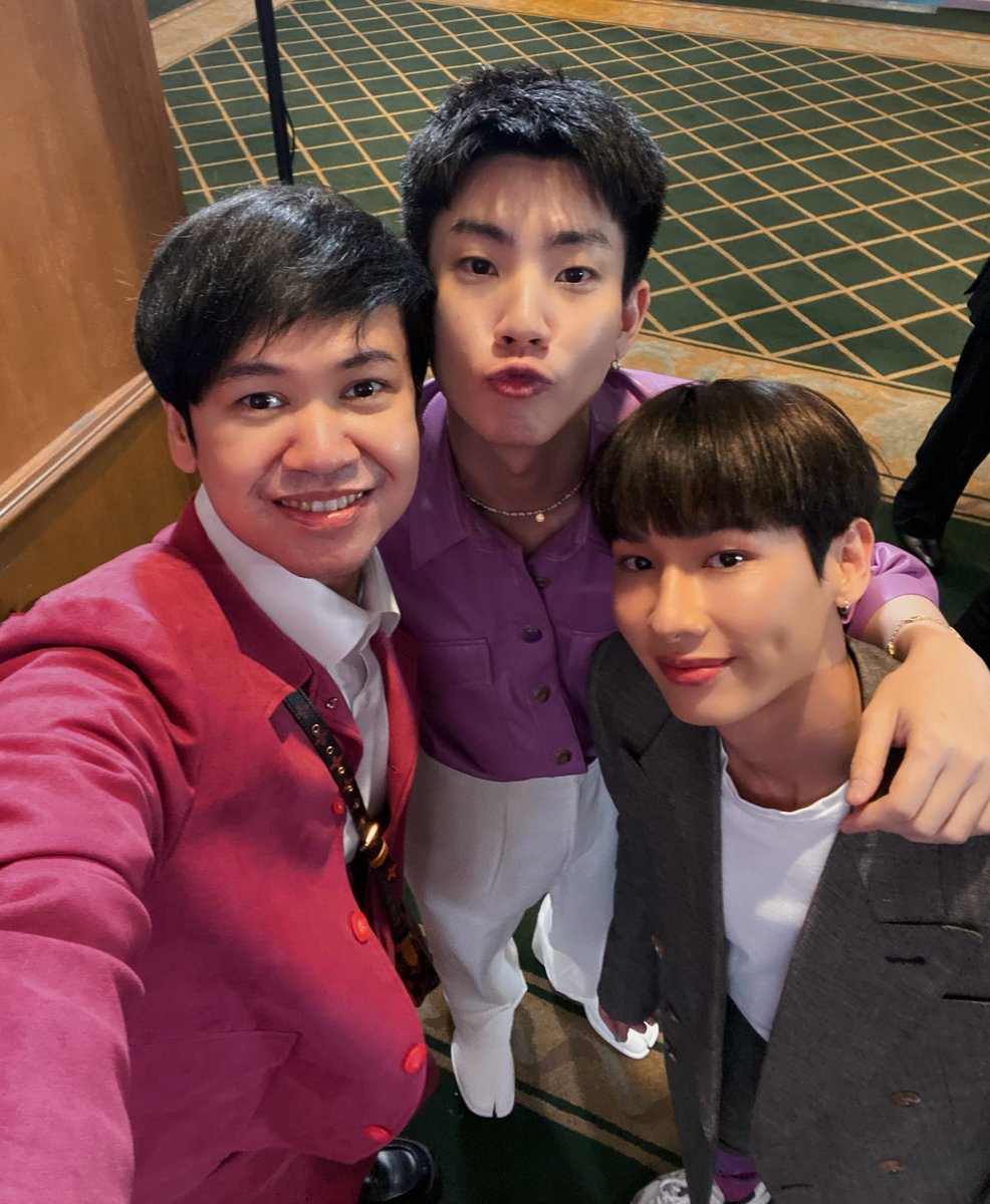 ฉันกับค่ายและเติร์ด ในงานแต่งงานของผู้สร้างเพลง ”พระเอกจำลอง”