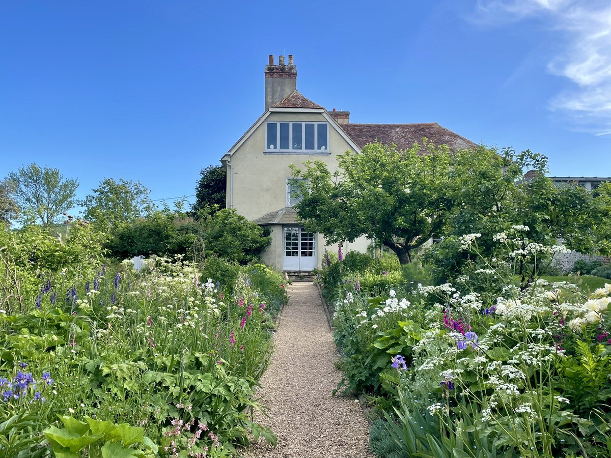 What a joy to be back at @CharlestonTrust for the long-awaited return of #CharlestonFestival! 

Really enjoyed last night’s conversations about art, couture, and the enduring influence of the brave and beautiful world of Bloomsbury with Kim Jones, Nikolai Von Bismarck & @justdemi