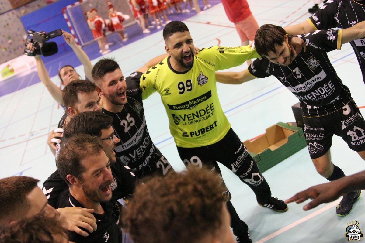 Bravo la TEAM N1, vous nous avez fait rêver cette saison. MERCI la FURIA pour vos chants, vos encouragements, votre ferveur 🤍🖤
MERCI à nos bénévoles, dirigeants, arbitres, partenaires, licenciés, salariés, sans qui rien ne serait possible. #RejoinsLaFuria