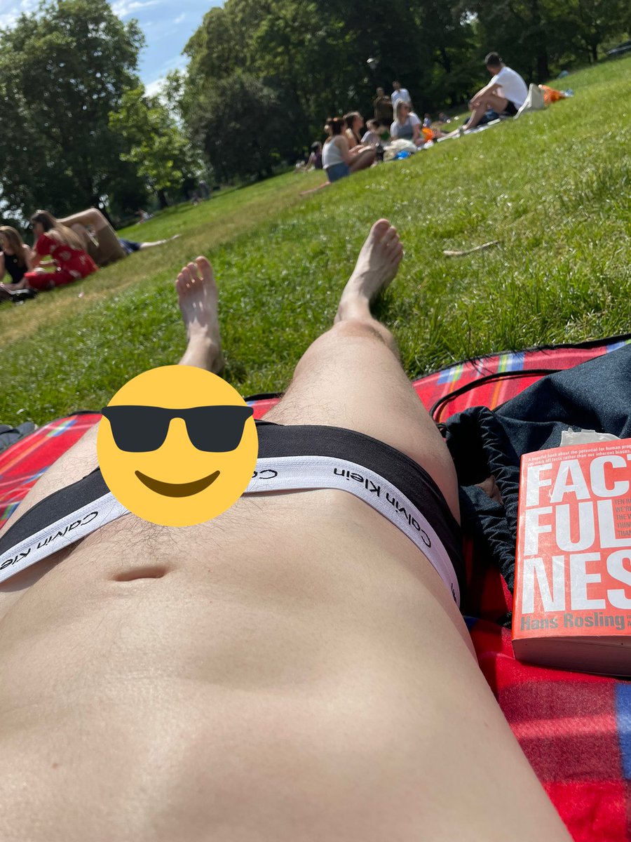 zsombi08's tweet photo. Taking full advantage of sunny weekends in London https://t.co/p5X74a5NPD