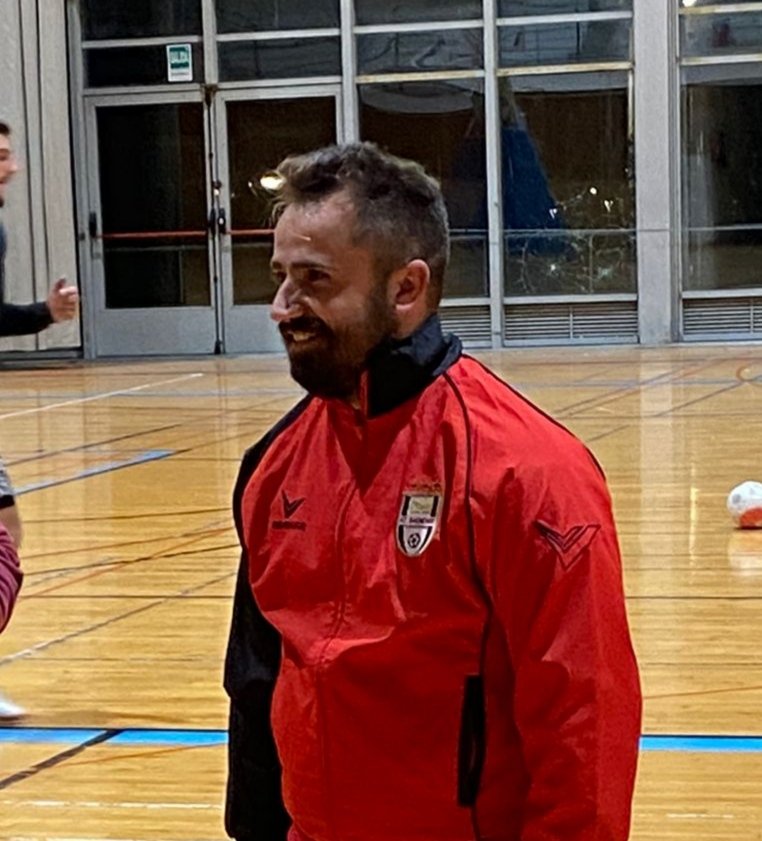 De sobresaliente mínimo la puntuación otorgada por su trabajo al técnico @julio_lozano1 tanto con el juvenil como con el senior.

Le ha tocado lidiar con la más dura y difícil, y sin duda lo ha dado todo por sus equipos.

 El año que viene más y mejor 

#baenafutsal