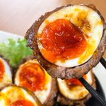 トロッとした卵黄がたまらない!ハンバーグ爆弾。