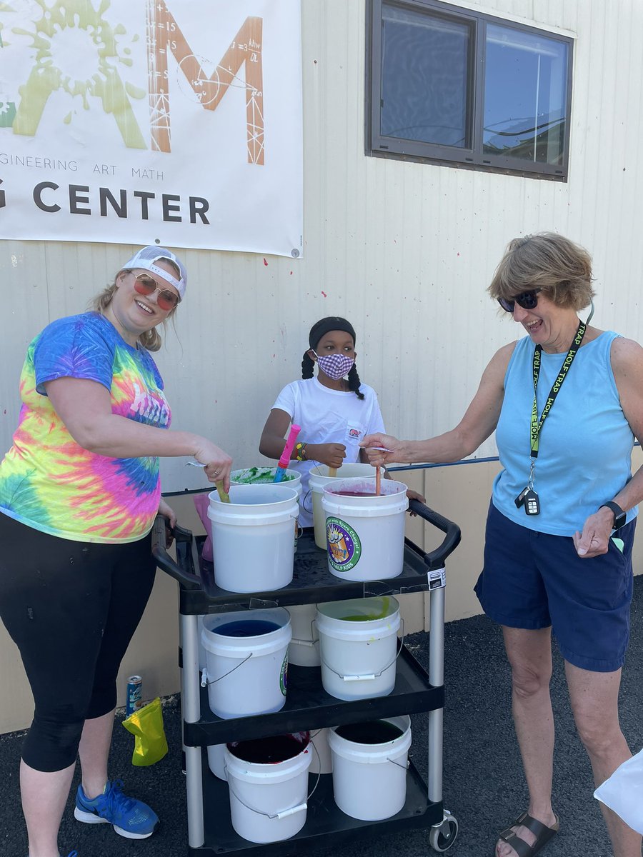 BritezMaritnez's tweet photo. @DogwoodFairfax Color Run!!!!!! Dogwood Elementary rocks!!! https://t.co/31utniwNEo