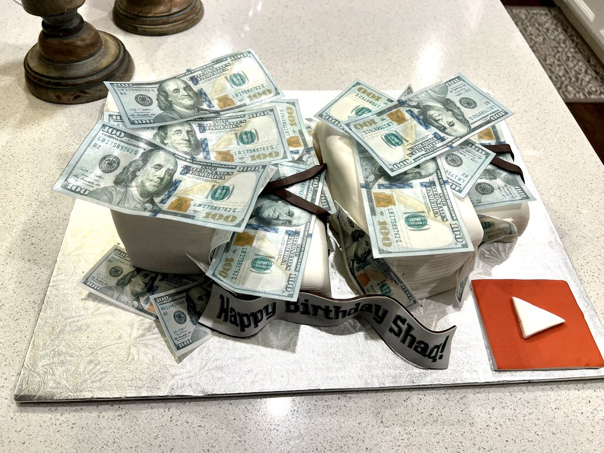 NoLifeShaq's tweet photo. Nah it’s a REAL nigga Birthday today! Blessed to see chapter 29! Peep my 🎂 https://t.co/UIUL95OdTq