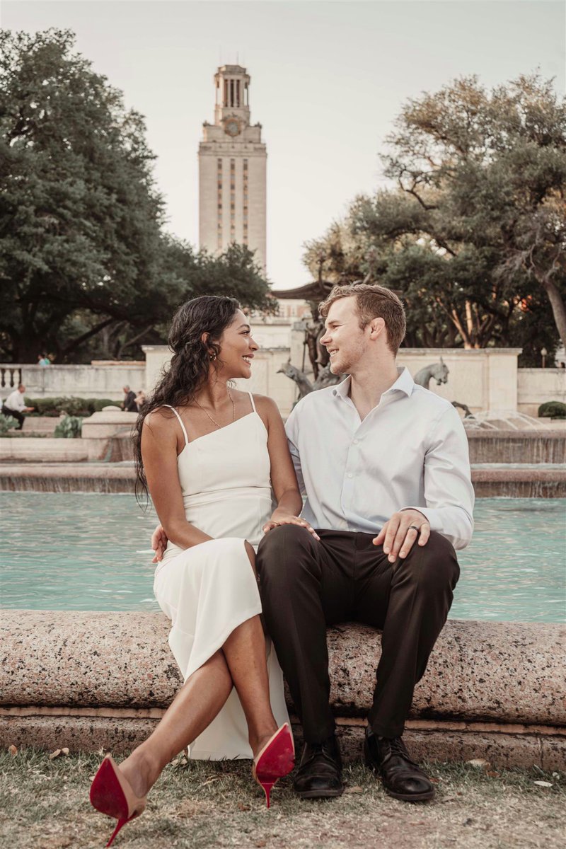 marisol_rosser's tweet photo. I am officially a graduate of The University of Texas at Austin! This weekend I graduated with my Master’s in Educational Leadership &amp; Policy. I couldn’t have done it without my family, friends, professors, cohort members, and colleagues. Hook ‘em!!!🤘🏾🧡 @utexascoe https://t.co/GFyXlOWl0U