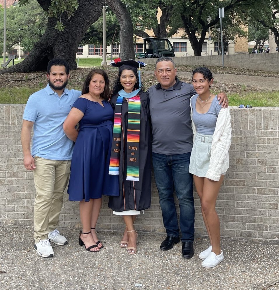 marisol_rosser's tweet photo. I am officially a graduate of The University of Texas at Austin! This weekend I graduated with my Master’s in Educational Leadership &amp; Policy. I couldn’t have done it without my family, friends, professors, cohort members, and colleagues. Hook ‘em!!!🤘🏾🧡 @utexascoe https://t.co/GFyXlOWl0U