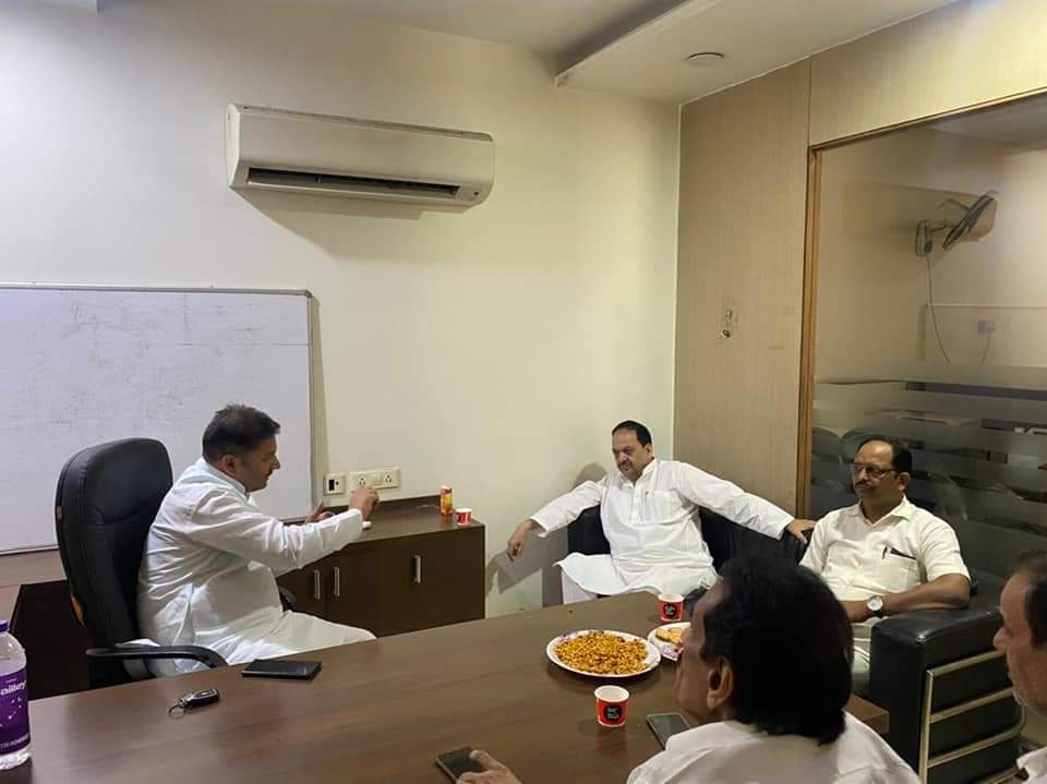 ranashersingh17's tweet image. आज #राष्ट्रवादी_जनलोक_पार्टी(सत्य) के कार्यालय पर #दिल्ली_विधानसभा के पूर्व स्पीकर श्री मतीन अहमद जी ने शिष्टाचार भेंट की ! एक बहुत ही अच्छी विचारधारा और राष्ट्र के प्रति अच्छी सोच रखने वाले नेता से मिलकर सभी को खुशी हुई !
जय राजपा तय राजपा