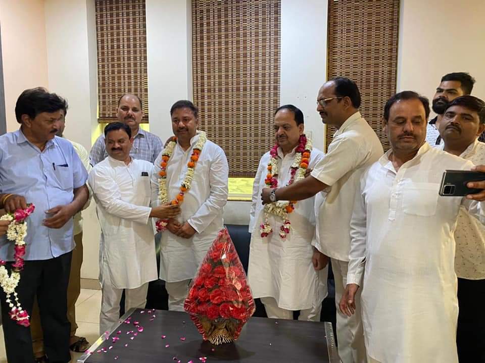 ranashersingh17's tweet image. आज #राष्ट्रवादी_जनलोक_पार्टी(सत्य) के कार्यालय पर #दिल्ली_विधानसभा के पूर्व स्पीकर श्री मतीन अहमद जी ने शिष्टाचार भेंट की ! एक बहुत ही अच्छी विचारधारा और राष्ट्र के प्रति अच्छी सोच रखने वाले नेता से मिलकर सभी को खुशी हुई !
जय राजपा तय राजपा