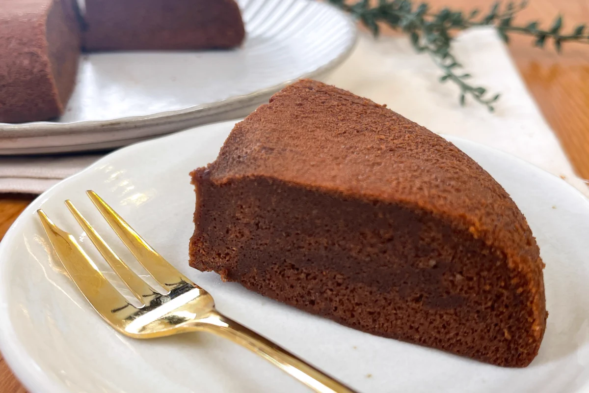 炊飯器のスイッチを押すだけ！お手軽炊飯器チョコケーキ。