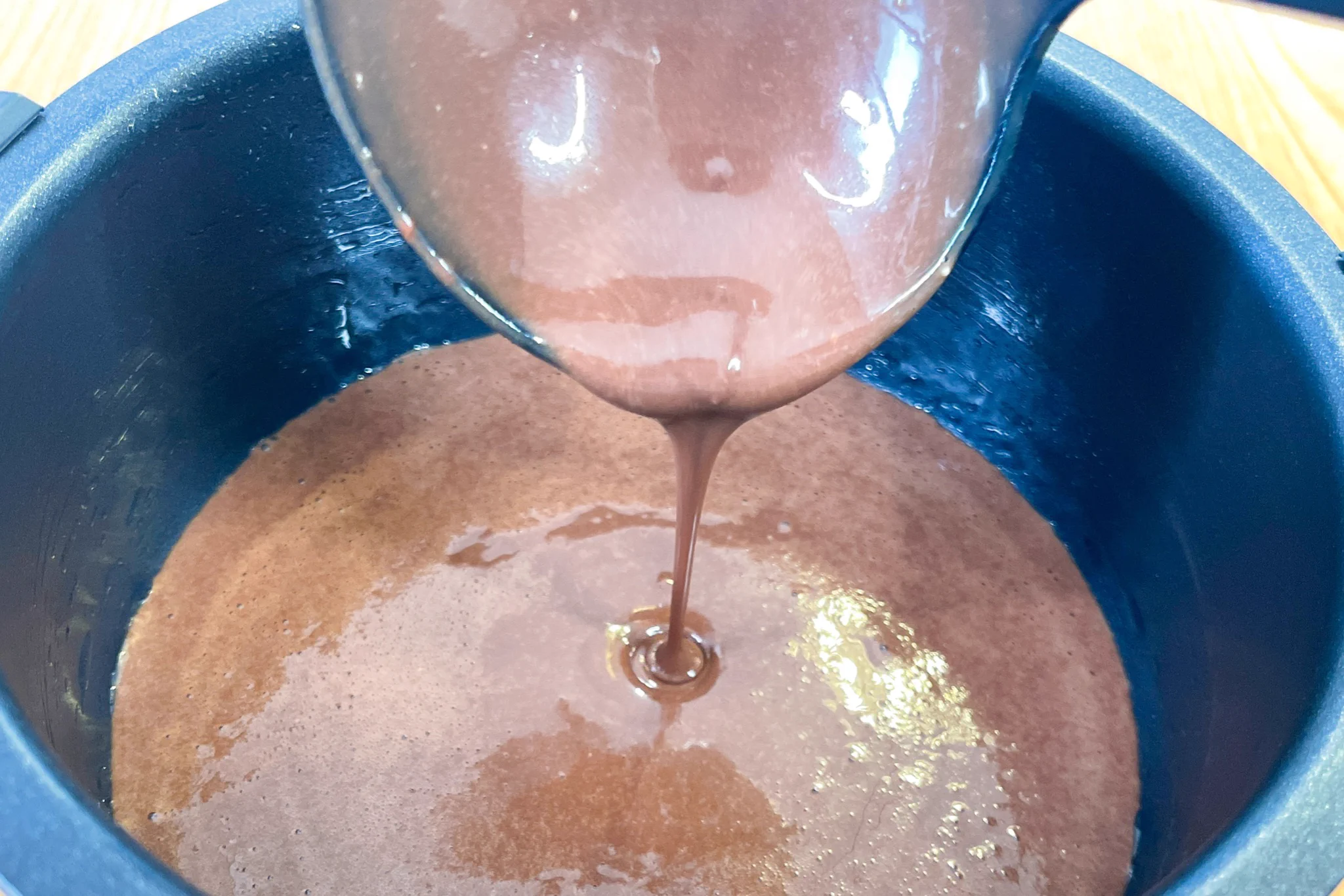 炊飯器のスイッチを押すだけ！お手軽炊飯器チョコケーキ。