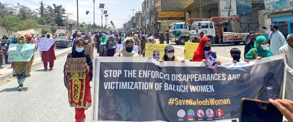 BSO__Official's tweet photo. A rally was organized by BSO, VBMP,BSO Pajjar,NDP,BYC,BWF against the enforced disappearance of Baloch Women, from UOB to CM house chowk.The rally was attended by a large number of people and expressed concern over the disappearance of students, including women in BLN. https://t.co/9s5cCVlmlL