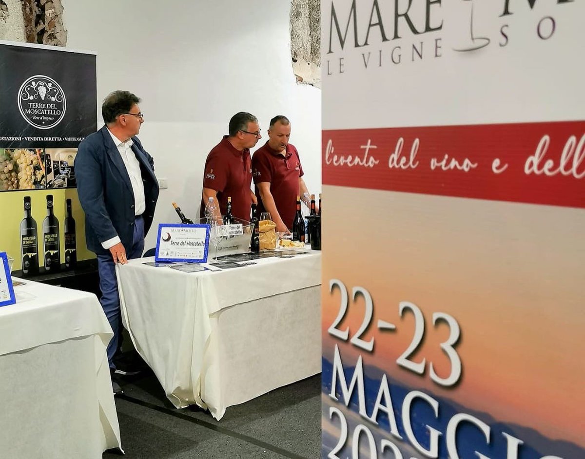 terremoscatello's tweet photo. La Rete di Imprese Terre del Moscatello è a Sestri Levante (GE), dove partecipa a Mare&amp;Mosto #mareemosto #moscatelloditaggia #lamialiguria https://t.co/U7HeZca4LJ