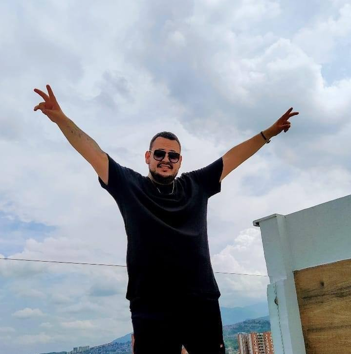 DAILYESTAFA's tweet image. Te estafé!! 🙋🏻‍♂️💰
.
Mi nombre es Juan jose Benavides y ahora vivo en Argentina con tu plata y mi bandida 🐀🐀
.
#LaGranEstafa #DLY #DailyCOP  #RugPull #Estafadores #Ladrones @MiDailyWallet @SpartanHill_ @plusTbille @ClanMusicCo @localdaily_