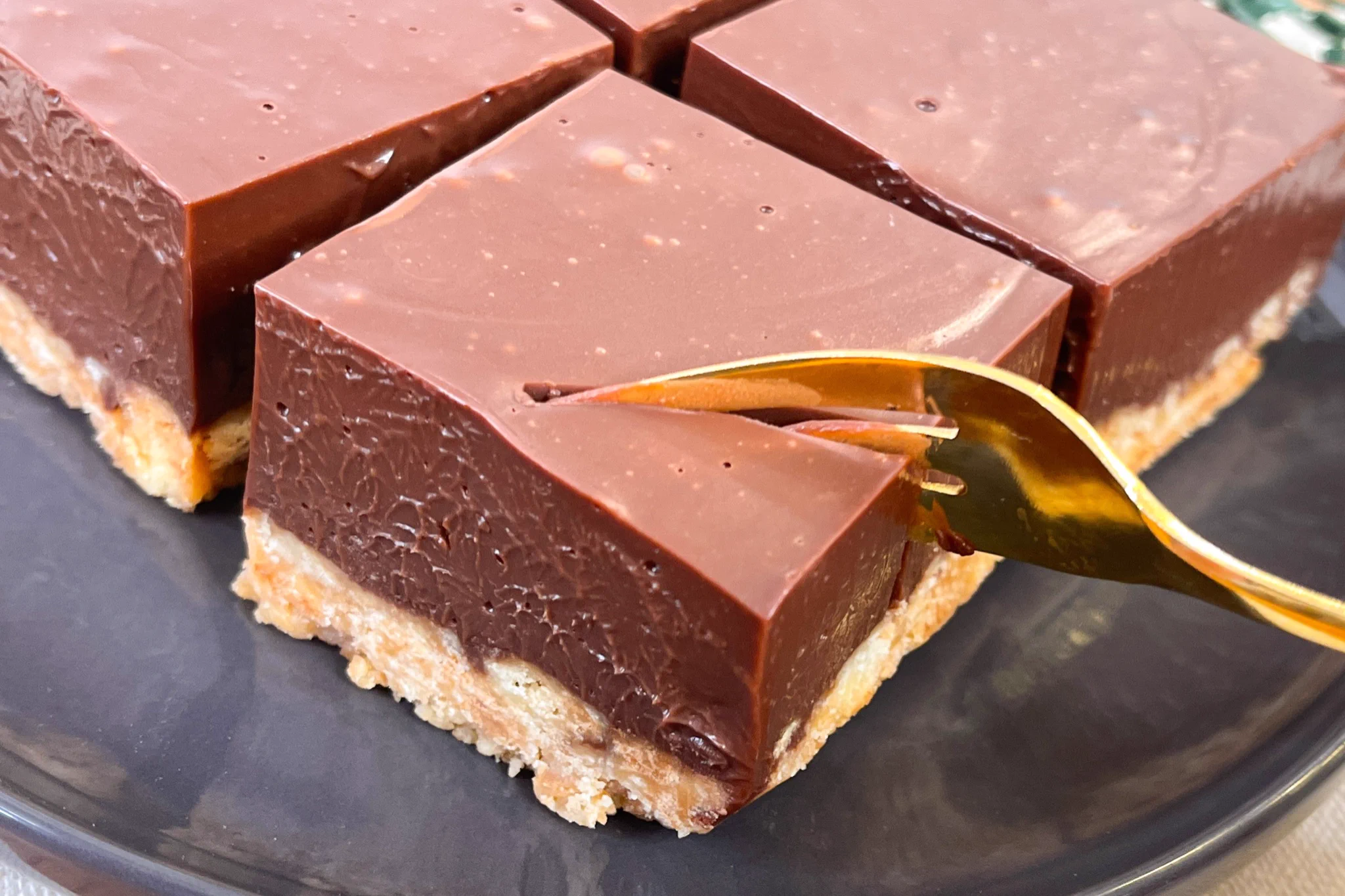 オーブン不要の材料4つで簡単生チョコタルト。