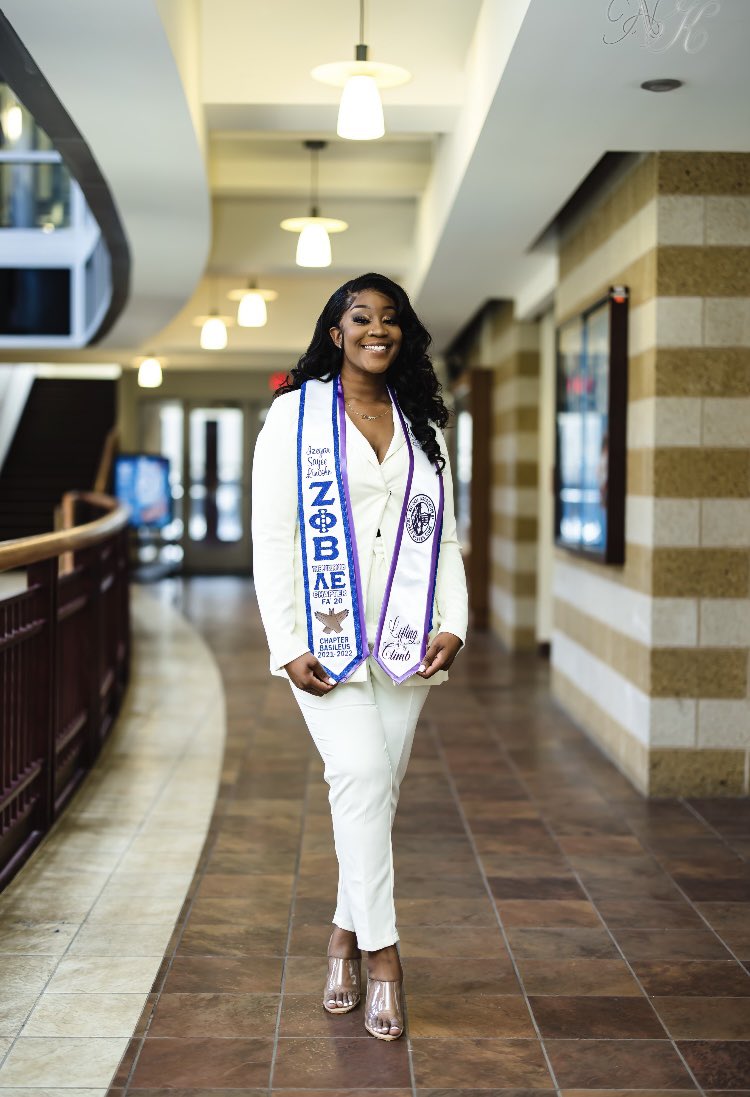 LE_Zetas's tweet photo. Congratulations to one of our graduates Soror Izeyar 🥳 she recently graduated with a Bachelors degree in Human Resource Management &amp; a Minor in Managerial Economics 📉 she will now be relocating and getting a job in recruitment! 

#ISU25 #ISU24 #ISU23 #ISU22 #ZPhi #ZetaPhiBeta https://t.co/IOBDuqlesw