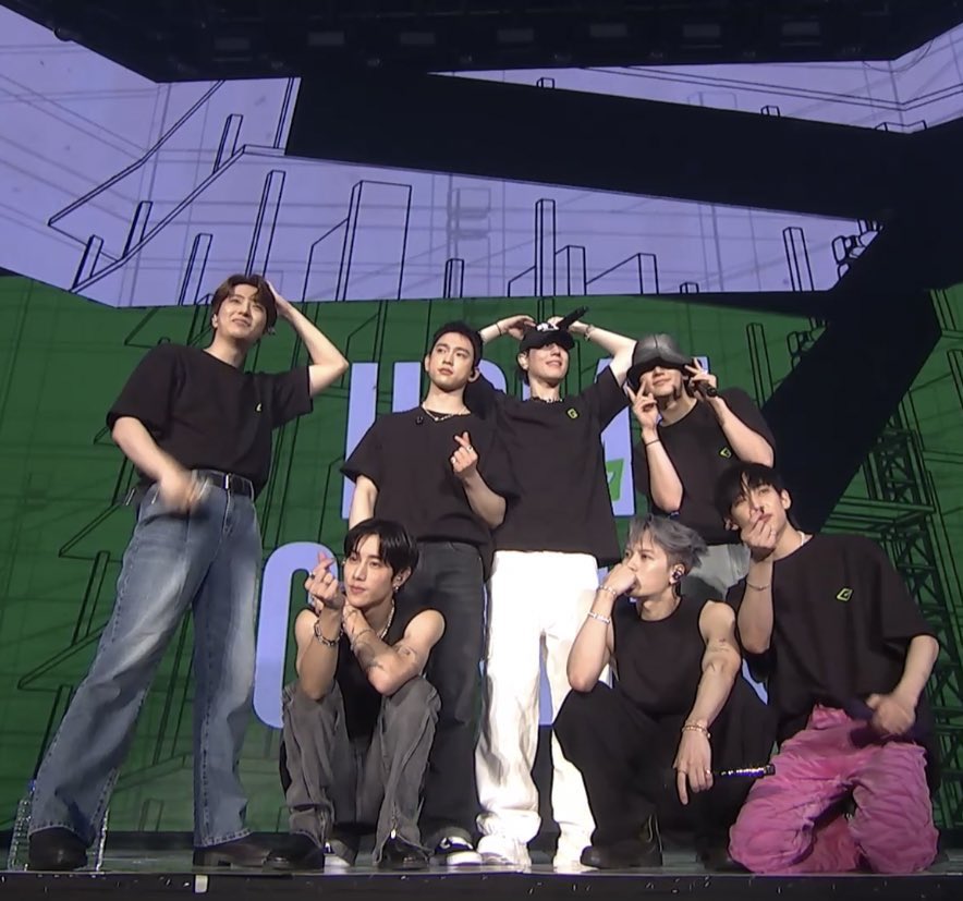 eliribenas's tweet photo. esses dois duas de fancon foram incríveis, nunca pensei que viveria isso tão cedo.. eu te amo meus meninos, vou amar e ficar com vcs pelo resto da minha vida, obrigada por serem vcs🥺💚
#GOT7HOMECOMING 
#HOMECOMINGwithIGOT7 
#GOT7 #IGOT7 https://t.co/5SS2btqMzQ
