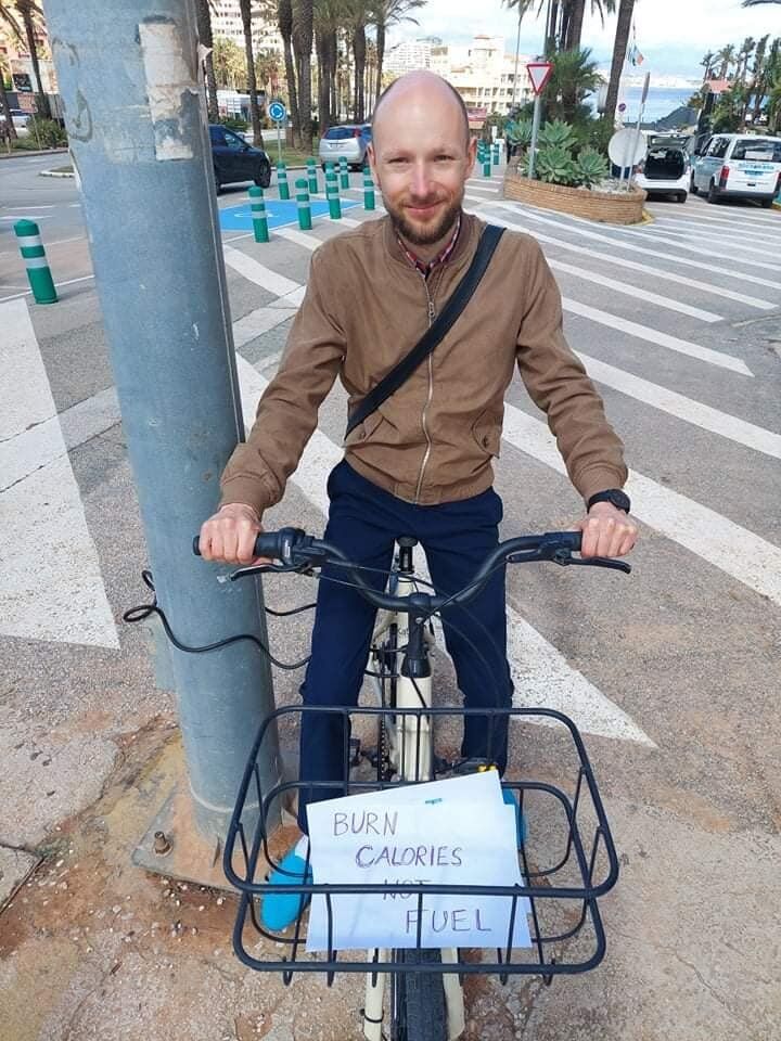 PROJUVEN's tweet photo. Youth workers had the task to spread their #new knowledge through outdoor #green #raiseawareness campaign done in Benalmádena, Spain https://t.co/OU8pJcuics