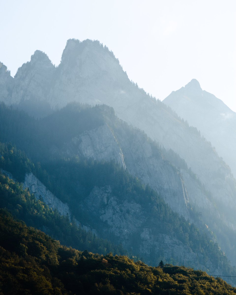 Early morning glow on the swiss alps✨