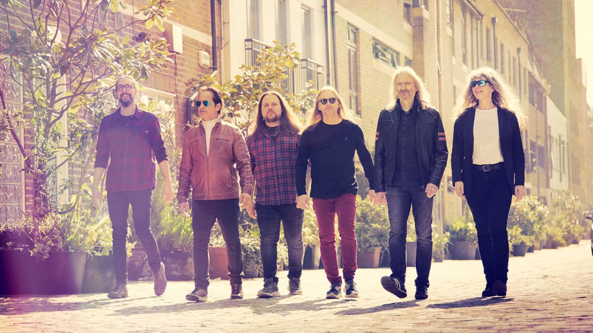 #HRHProg 13 Headliners <a href="/bigbigtrain/">Big Big Train</a> Welcome New Vocalist #AlbertoBravin

Read All About It With <a href="/hrhmag/">HRH MAG</a> 👇
bit.ly/3lygP5p

#prog #progfestival #bigbigtrain #albertobravin #HRHRocks #HRHProg #HRHProgFestival #HRHMag #NewVocalist #NewSinger #RockNews #HRHNews
