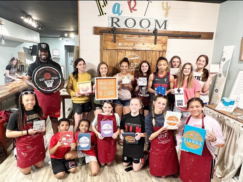 UniqueHoops's tweet photo. We had another great team bonding event for our 2024 and 2028 girls at @NailedIt in Greensboro, NC.
@UniqueHoops 
#uniquehoops https://t.co/5PPMQYWAlh