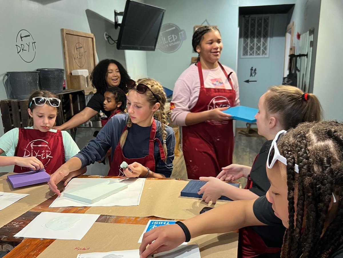 UniqueHoops's tweet photo. We had another great team bonding event for our 2024 and 2028 girls at @NailedIt in Greensboro, NC.
@UniqueHoops 
#uniquehoops https://t.co/5PPMQYWAlh