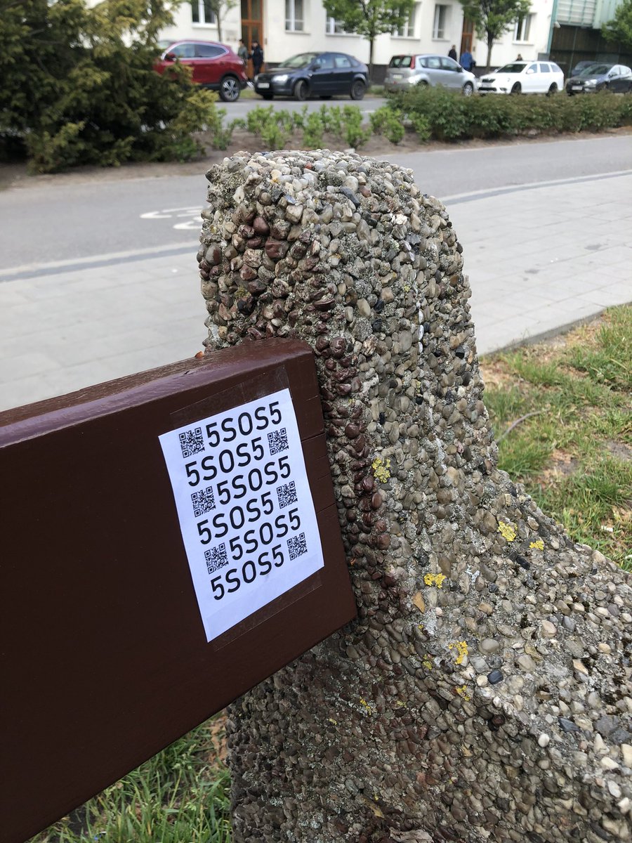 morelover_'s tweet photo. doing the job #5SOS5 #Spotted5SOS5 @5SOS https://t.co/u1kK0shdyE
