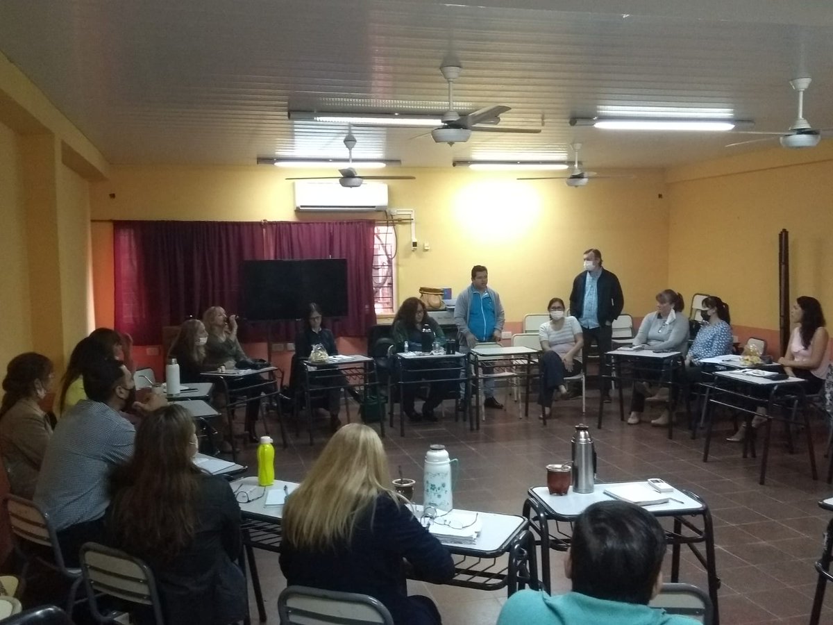 Con Directores Superv RI <a href="/DorisGo59129068/">Rosalba</a> resolvimos particulares de la región. Agradezco presencia de <a href="/udpm_misiones/">UDPM</a> <a href="/grillo141/">Ruben Dario</a> <a href="/fabianchilipank/">Fabian Chilipanka</a> <a href="/Marcos42866602/">Marcos Caballero</a>. Superv RI puso en funciones Direc BOP 36. DiSeM es territorio <a href="/BarbaroLorena/">Analia Lorena Barbaro</a> <a href="/CGEMisiones/">CGE Misiones</a> <a href="/FlaviaPao/">Flavia Rodriguez</a> <a href="/Norbertodiaz80/">Norberto Diaz</a>